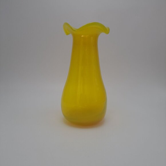 Vintage Yellow Blown Glass Vase With Ruffled Edge - Picture 2 of 10